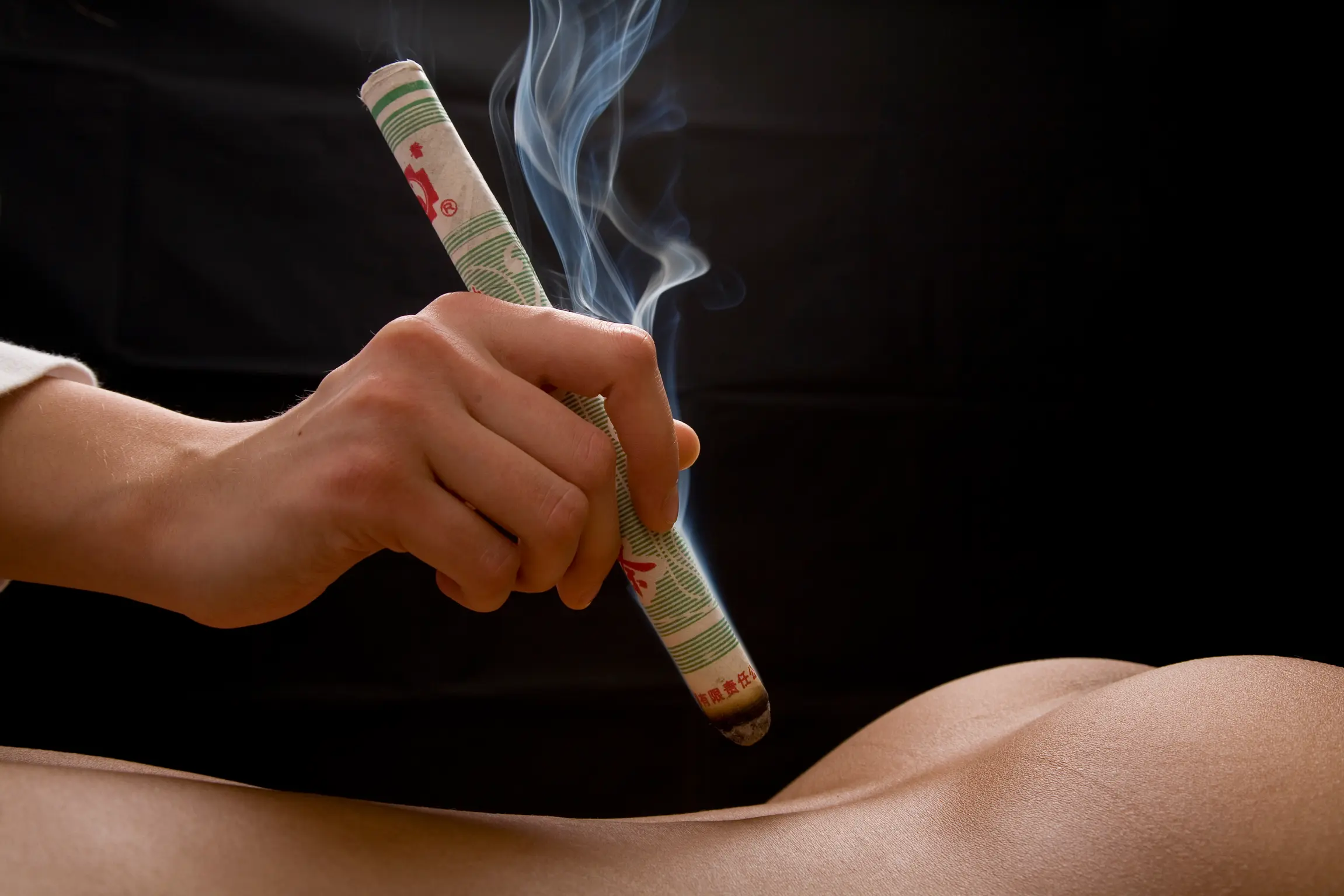 Moxa selbst anwenden: So nutzt du einen Kohlenstift sicher und effektiv